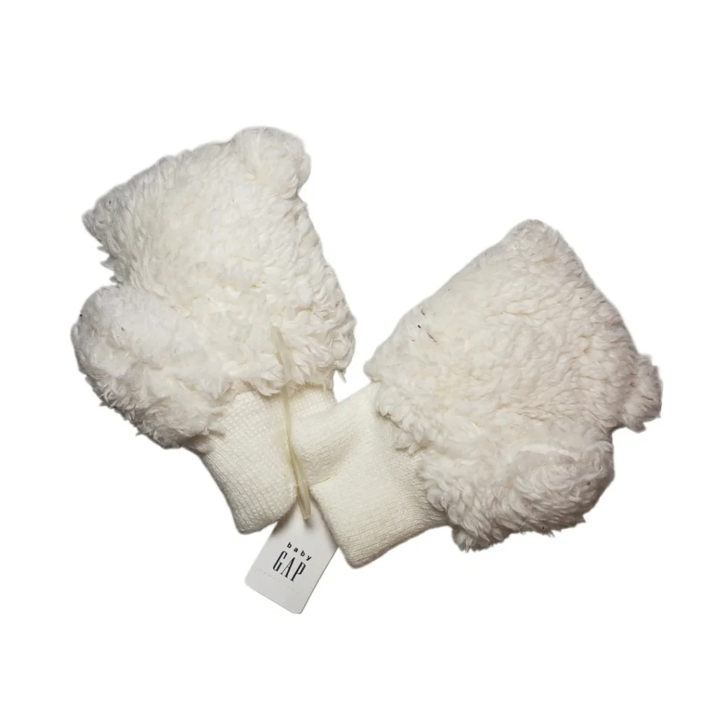 NWT Baby Gap XS/S 12-24m White Furry Bear Mittens